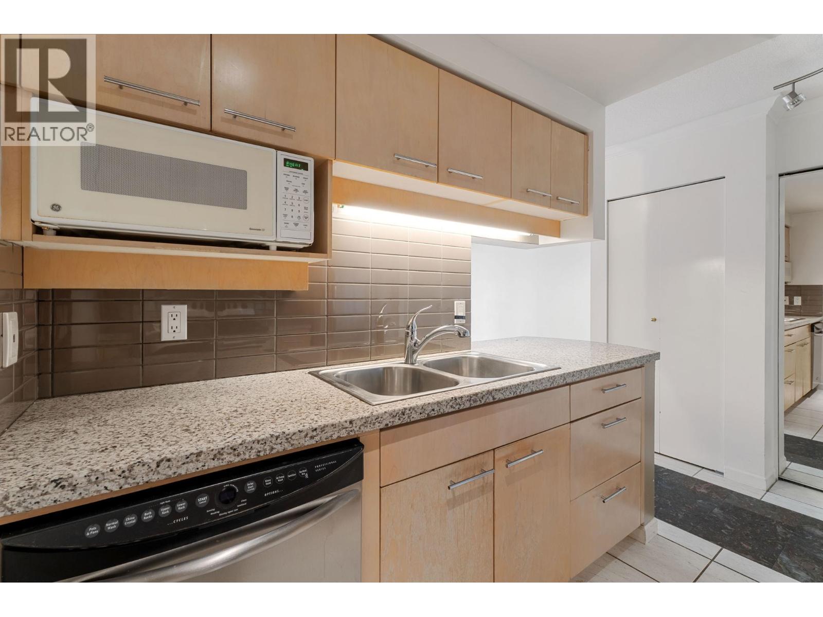 8a 199 Drake Street, Vancouver, British Columbia  V6Z 2T9 - Photo 3 - R3033380