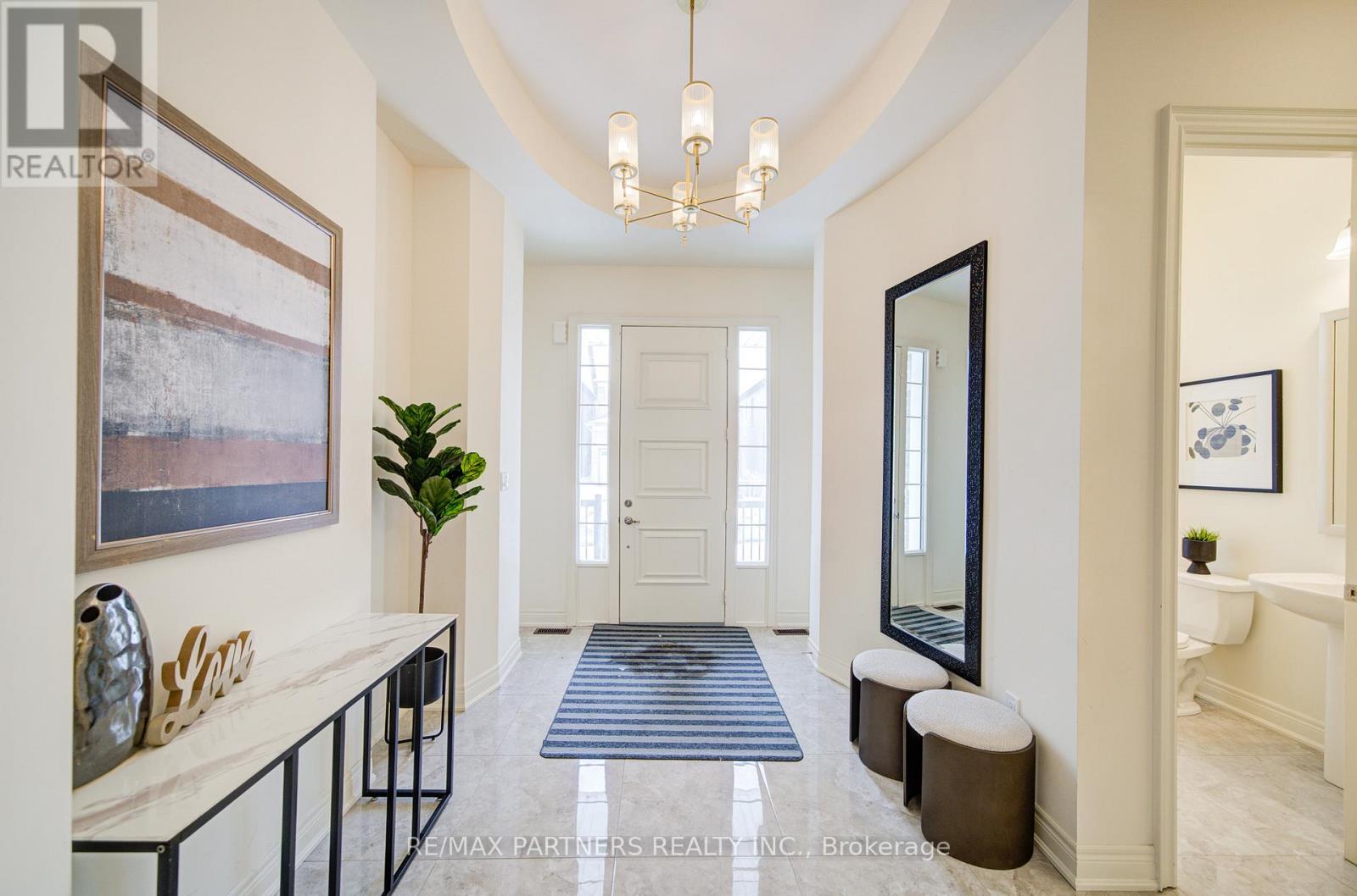 21 Planet Street, Richmond Hill, Ontario  L4C 4V8 - Photo 2 - N12607818