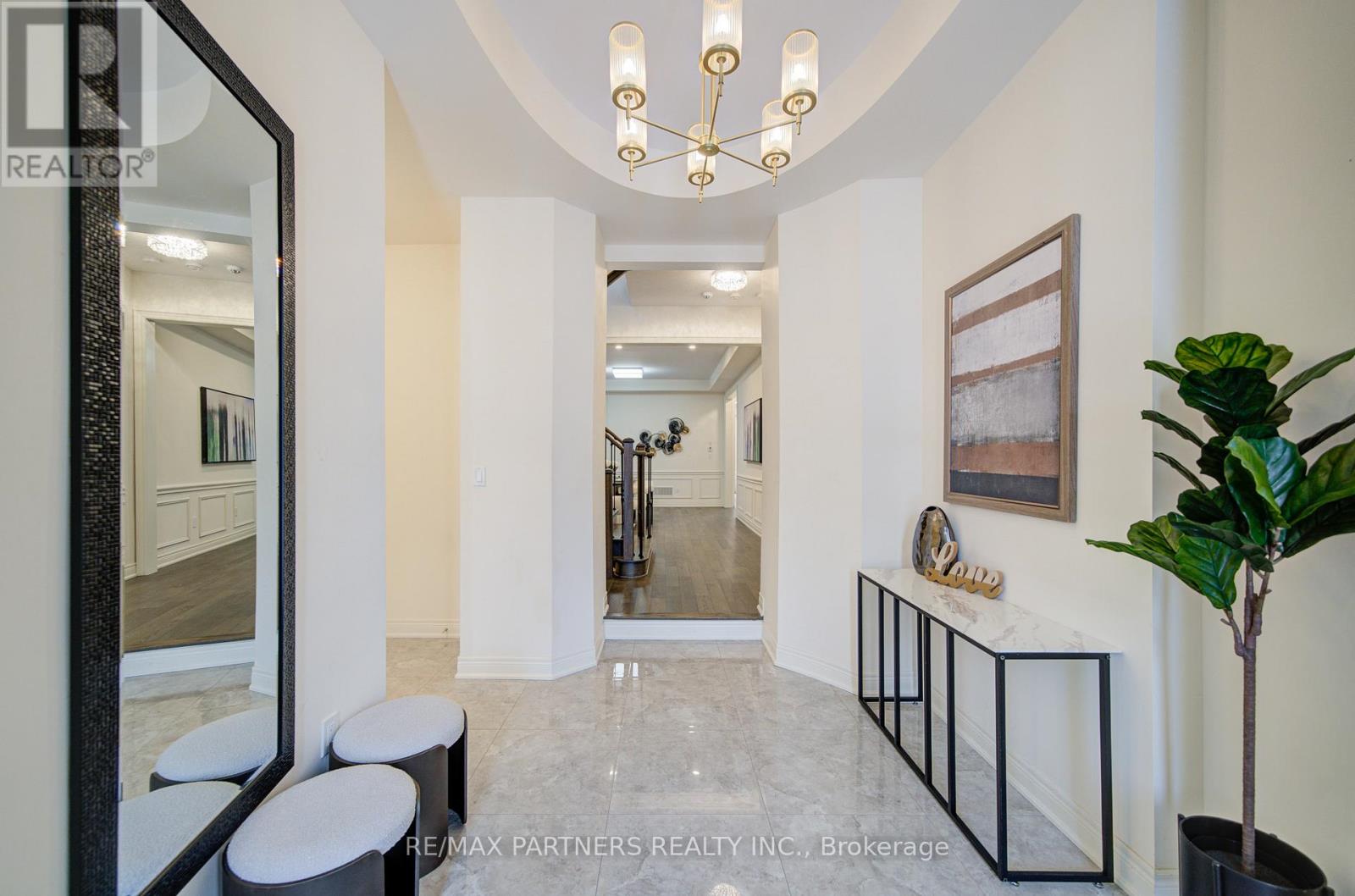 21 Planet Street, Richmond Hill, Ontario  L4C 4V8 - Photo 3 - N12607818