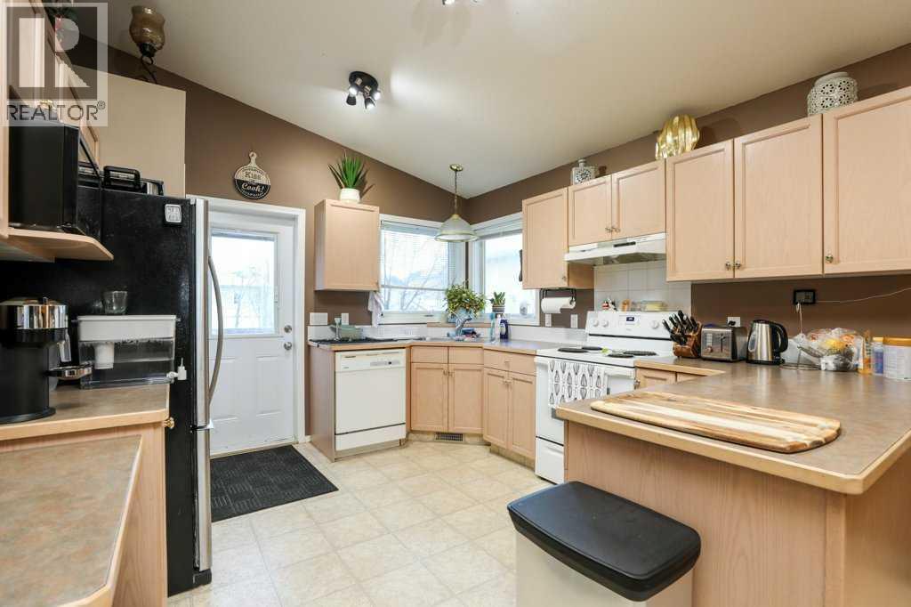 279 Peigan Court  W, Lethbridge, Alberta  T1K 7K6 - Photo 14 - A2274305