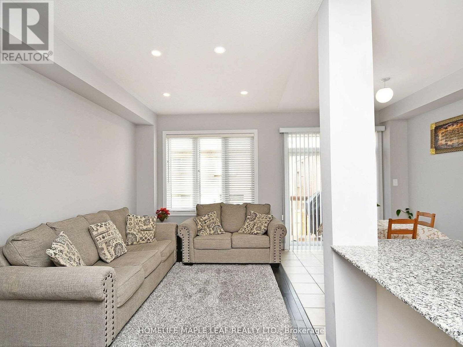 76 Rockman Crescent, Brampton, Ontario L7A 3Z9 - Photo 6 - W12607822