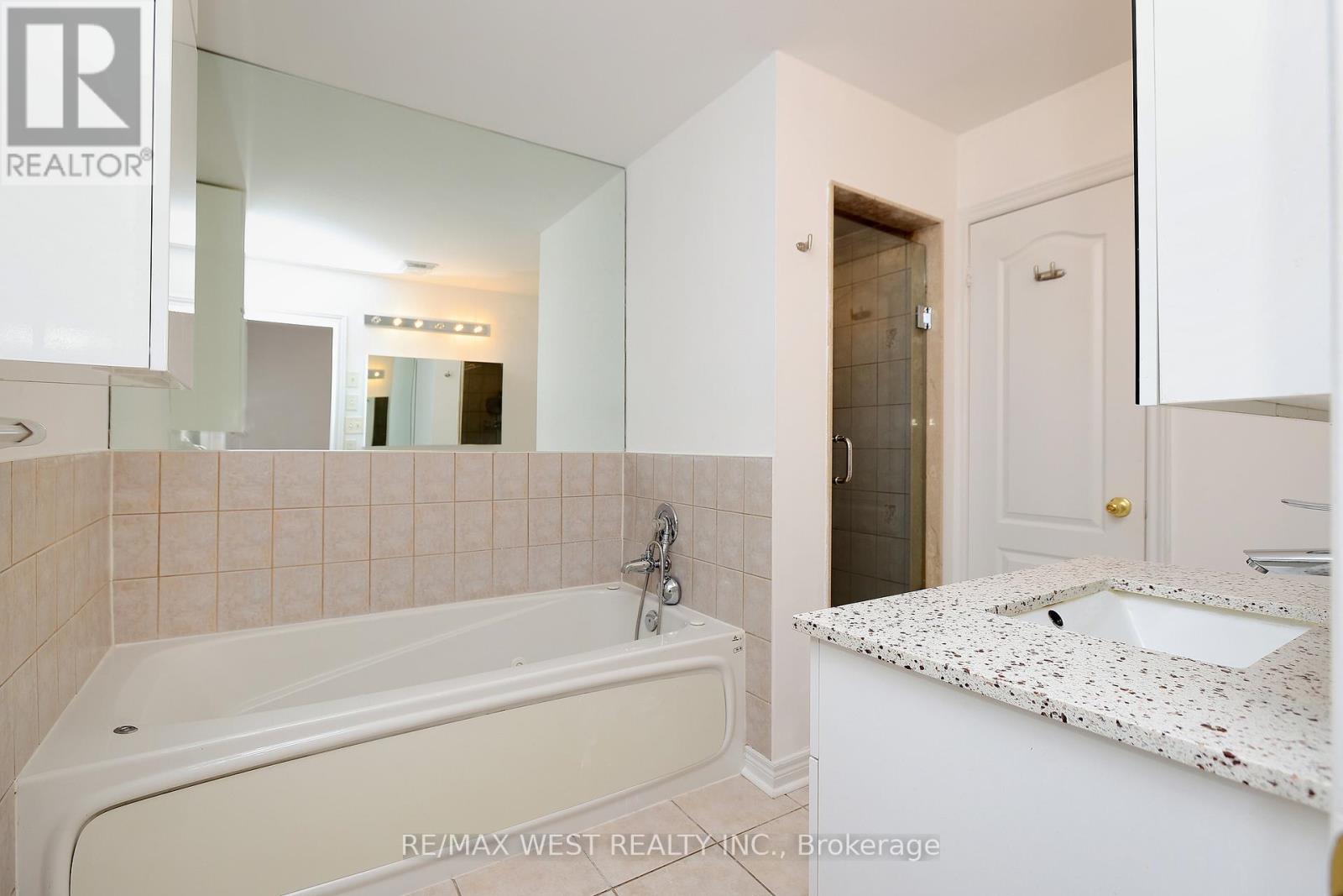 8 James Stock Path, Toronto, Ontario M8Z 6C6 - Photo 11 - W12607828
