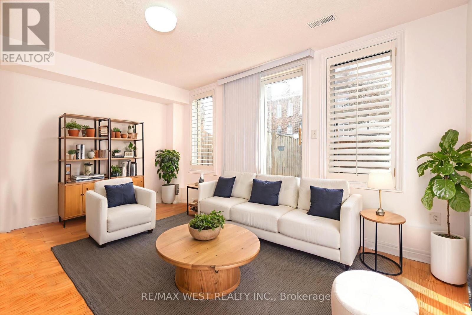 8 James Stock Path, Toronto, Ontario M8Z 6C6 - Photo 13 - W12607828