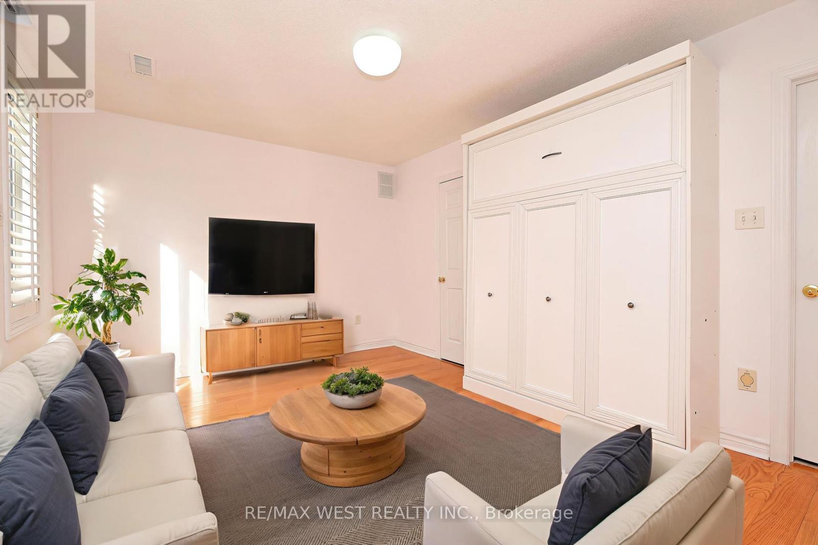 8 James Stock Path, Toronto, Ontario M8Z 6C6 - Photo 14 - W12607828