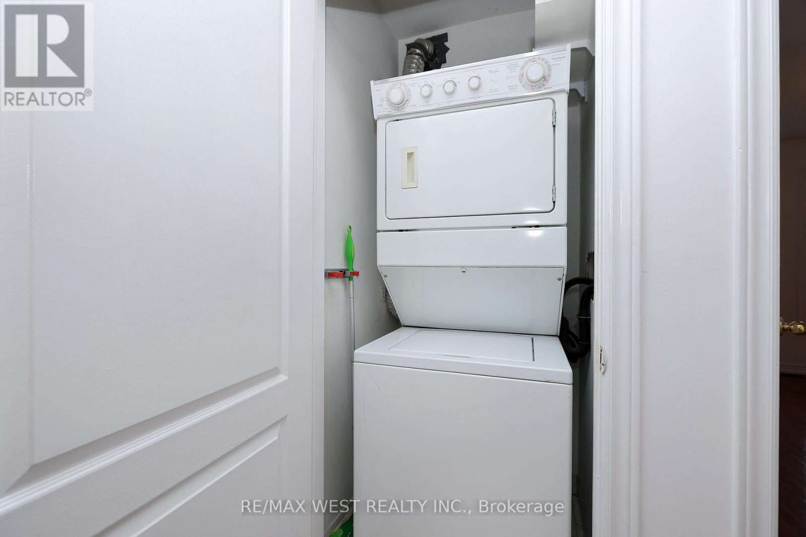 8 James Stock Path, Toronto, Ontario M8Z 6C6 - Photo 16 - W12607828