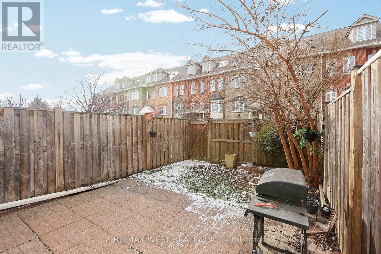 8 James Stock Path, Toronto, Ontario M8Z 6C6 - Photo 19 - W12607828