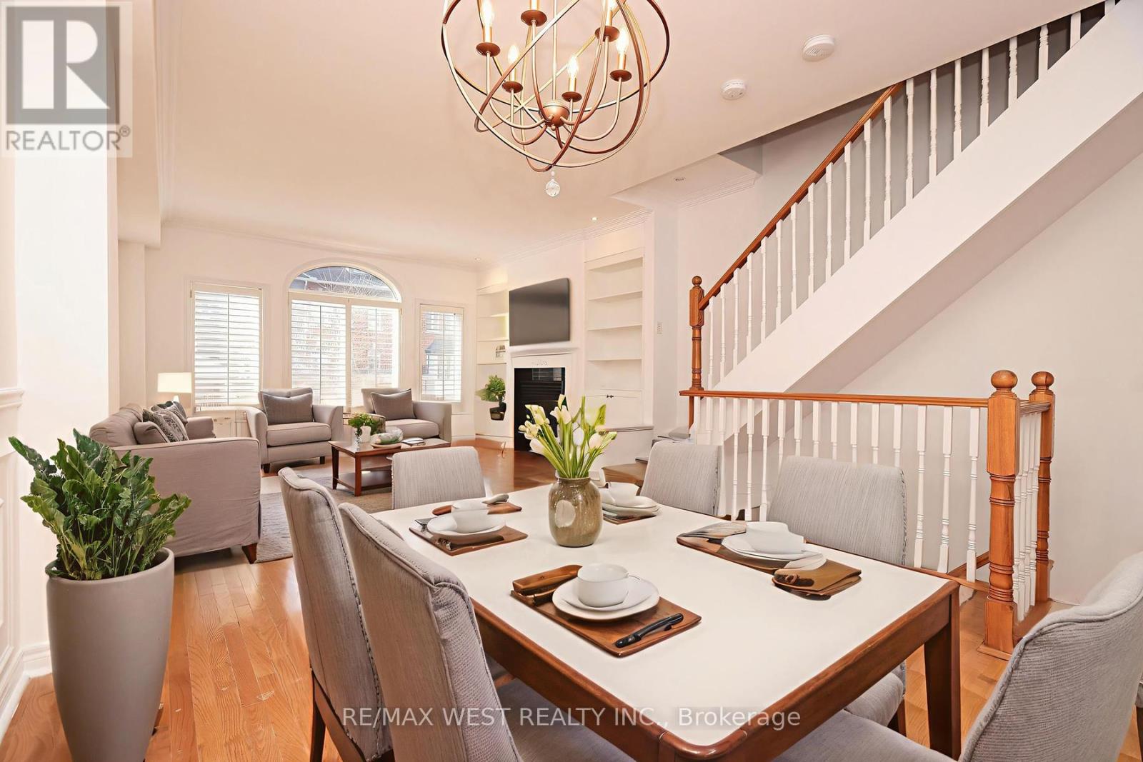 8 James Stock Path, Toronto, Ontario M8Z 6C6 - Photo 2 - W12607828