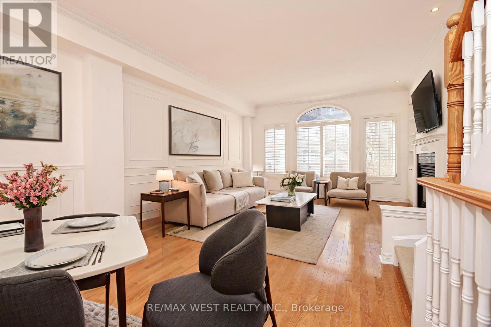 8 James Stock Path, Toronto, Ontario M8Z 6C6 - Photo 3 - W12607828