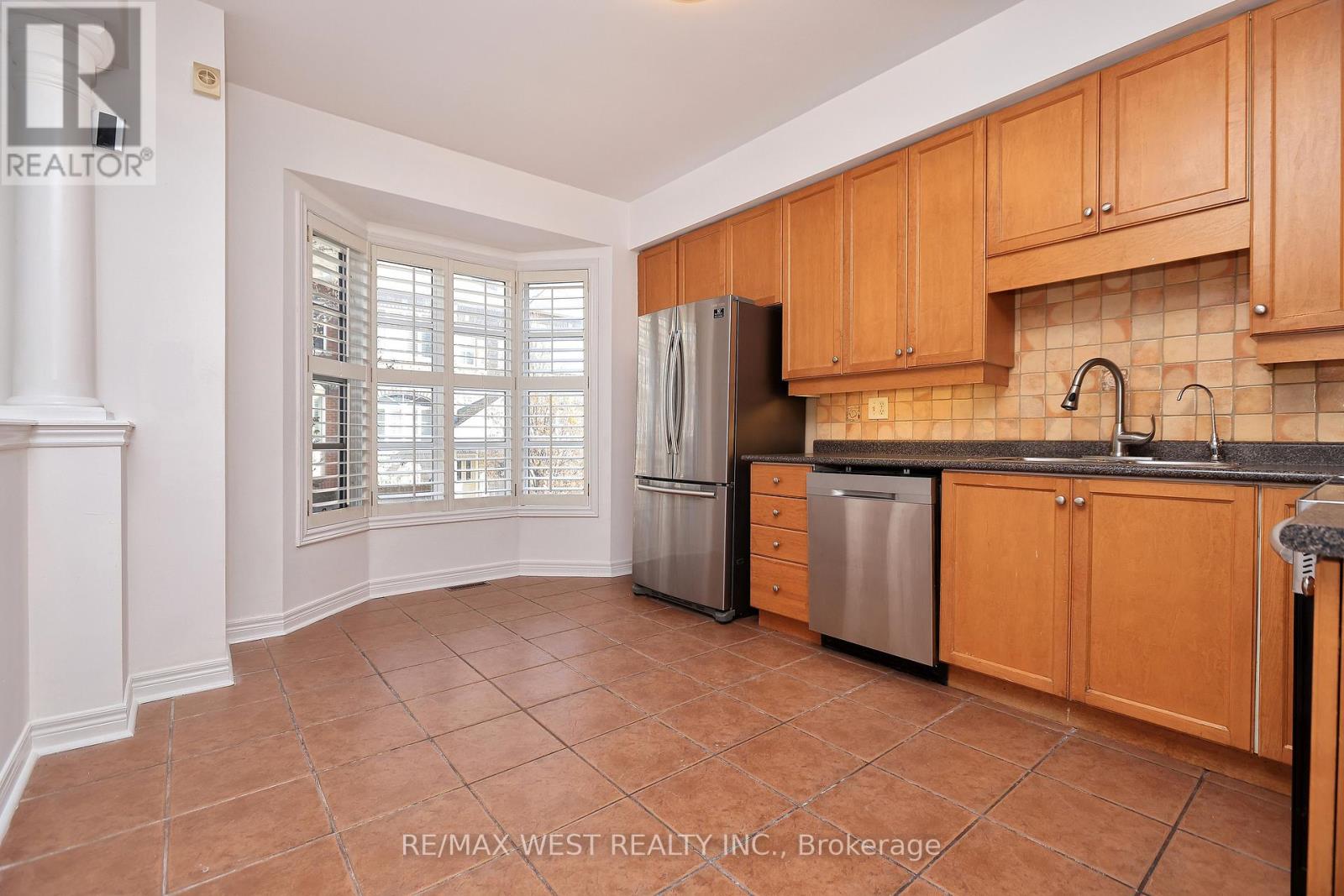 8 James Stock Path, Toronto, Ontario M8Z 6C6 - Photo 7 - W12607828