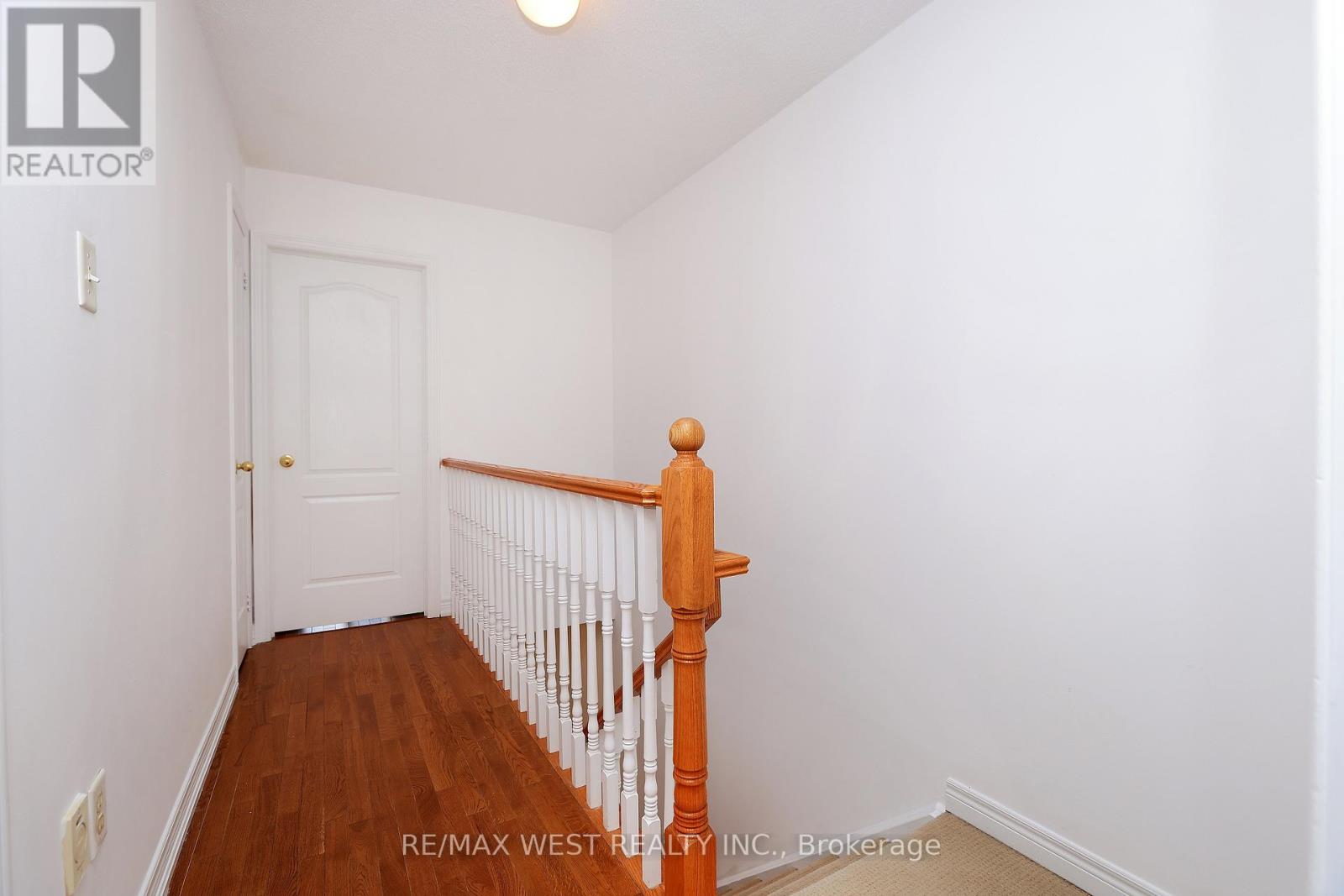 8 James Stock Path, Toronto, Ontario M8Z 6C6 - Photo 9 - W12607828