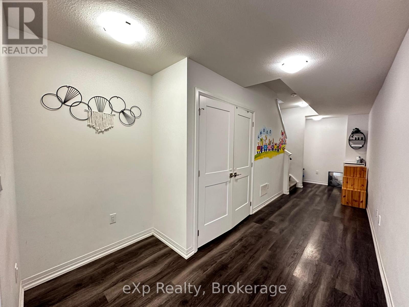 63 - 575 Woodward Avenue, Hamilton, Ontario L8H 6P2 - Photo 3 - X12607848