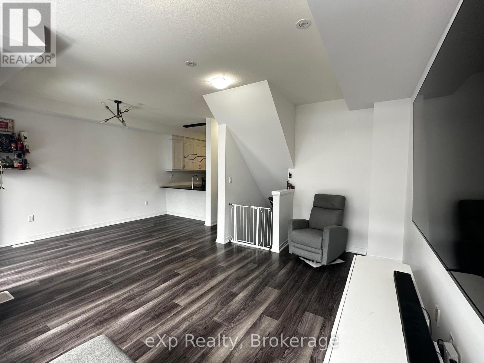 63 - 575 Woodward Avenue, Hamilton, Ontario L8H 6P2 - Photo 8 - X12607848