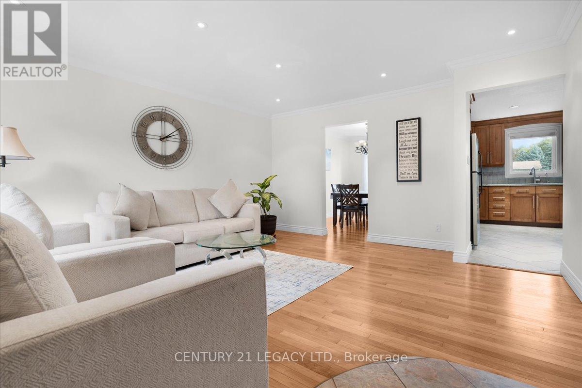 3 Nelson Avenue, Kitchener, Ontario N2K 1C7 - Photo 7 - X12607834