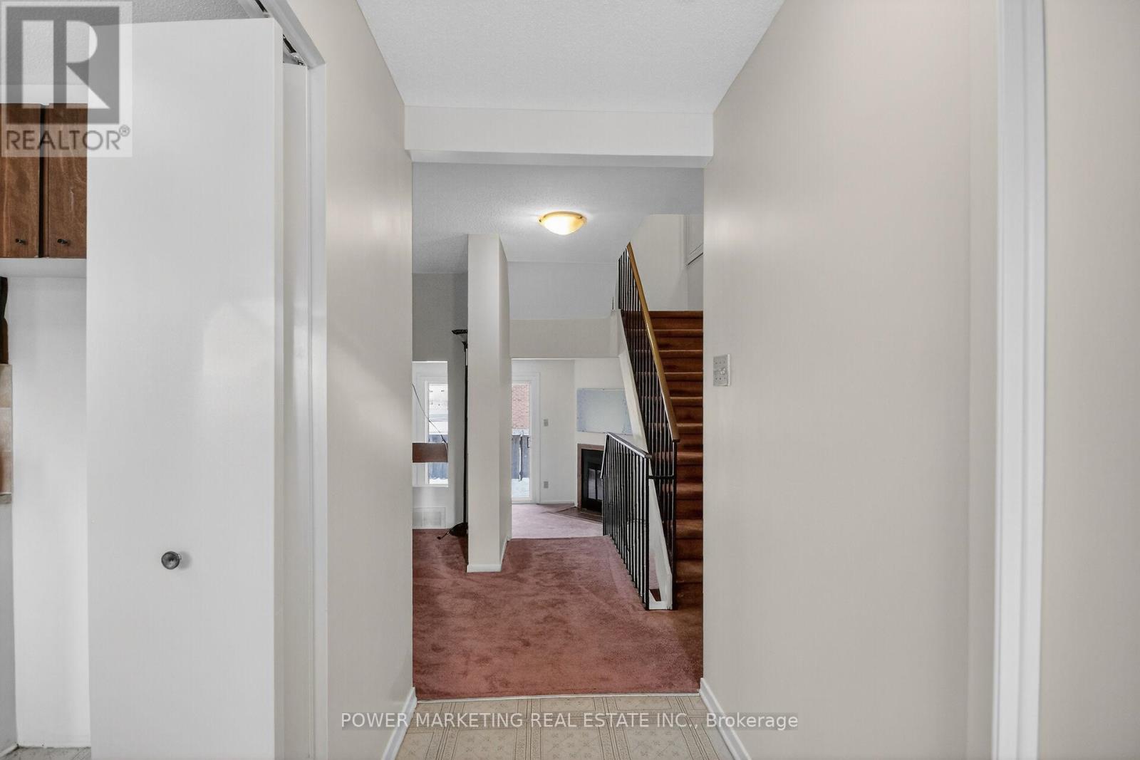 B - 1781 Lamoureux Drive, Ottawa, Ontario K1E 2N5 - Photo 4 - X12603046