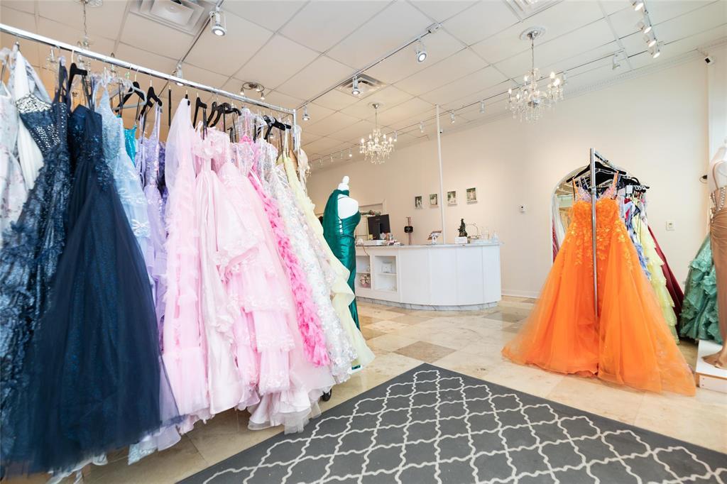 G&h 197 Main Street, Steinbach, Manitoba  R5G 1Y5 - Photo 3 - 202529514