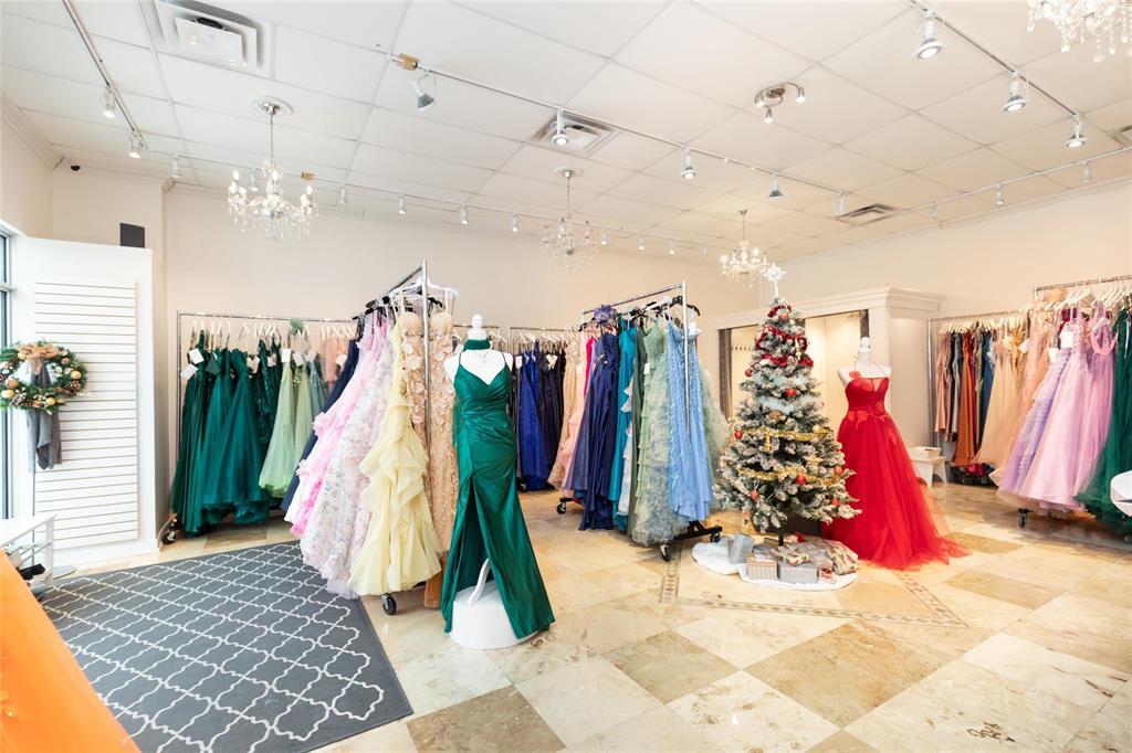 G&h 197 Main Street, Steinbach, Manitoba  R5G 1Y5 - Photo 4 - 202529514