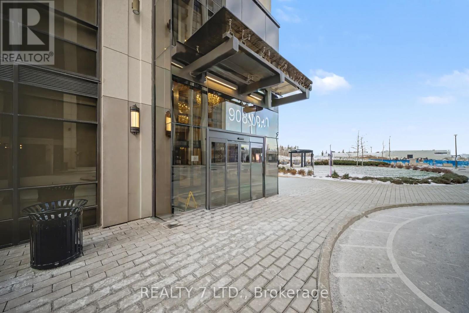 619 - 9085 Jane Street, Vaughan, Ontario  L4K 2M9 - Photo 2 - N12607844