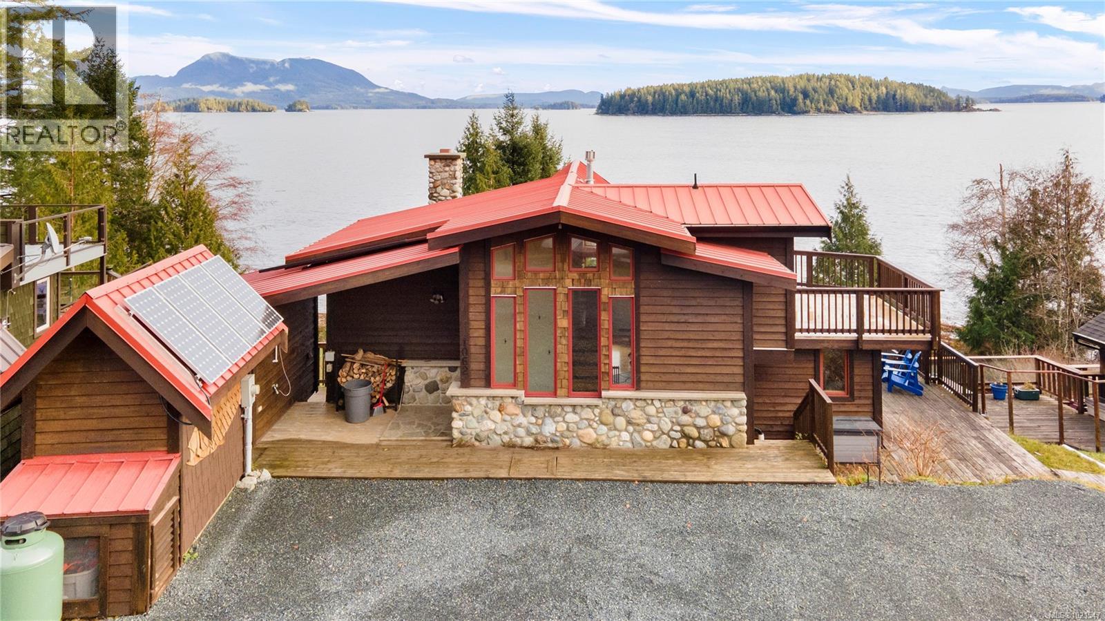 1062 5th Ave, Ucluelet, British Columbia  V0R 3A0 - Photo 2 - 1021547