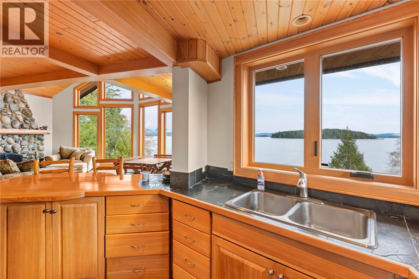 1062 5th Ave, Ucluelet, British Columbia  V0R 3A0 - Photo 8 - 1021547