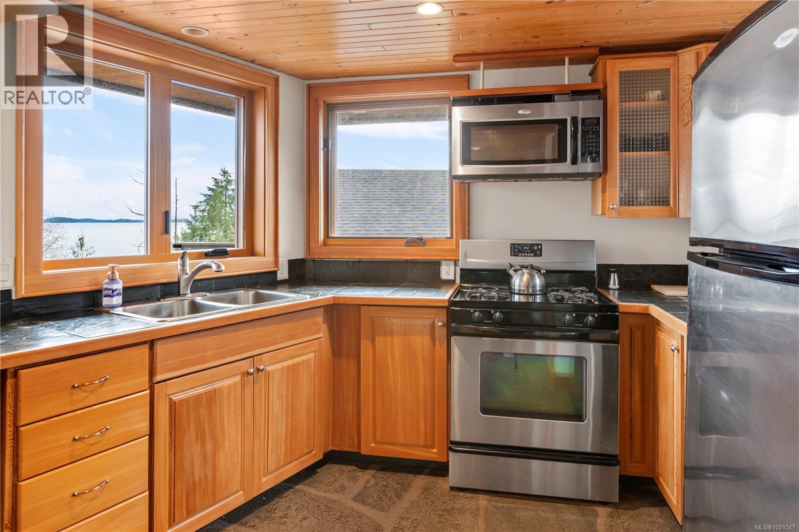 1062 5th Ave, Ucluelet, British Columbia  V0R 3A0 - Photo 9 - 1021547