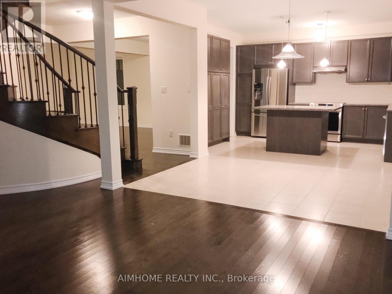 30 Deepwood Crescent, East Gwillimbury, Ontario  L9N 0P8 - Photo 3 - N12607878