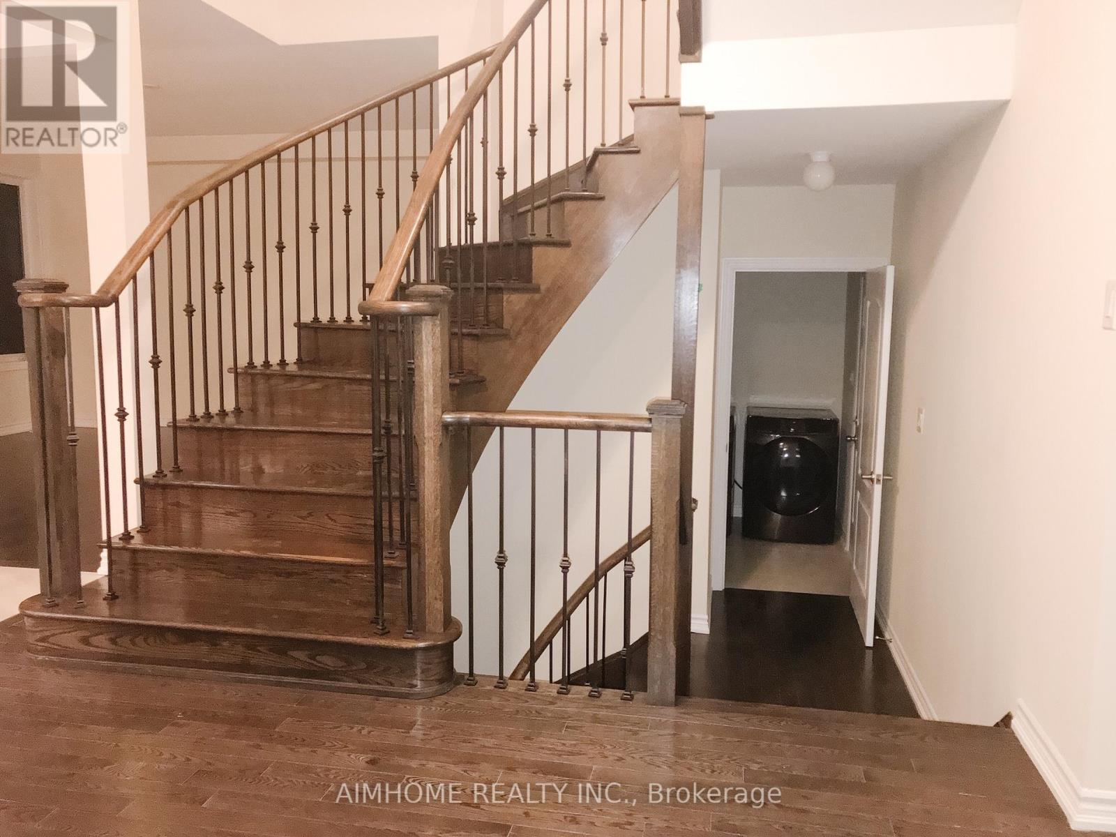 30 Deepwood Crescent, East Gwillimbury, Ontario  L9N 0P8 - Photo 5 - N12607878