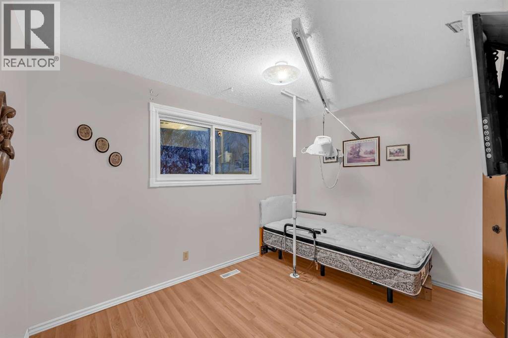 11 Berwick Close Nw, Calgary, Alberta  T3K 1C3 - Photo 16 - A2273062