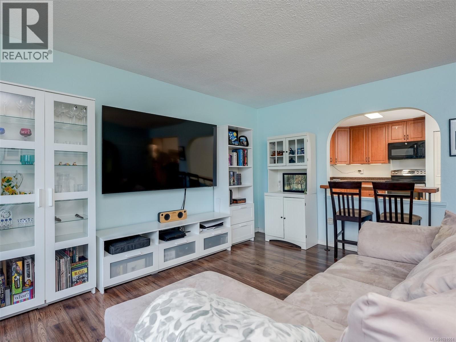 302 1005 Mckenzie Ave, Saanich, British Columbia  V8X 4A9 - Photo 1 - 1021551