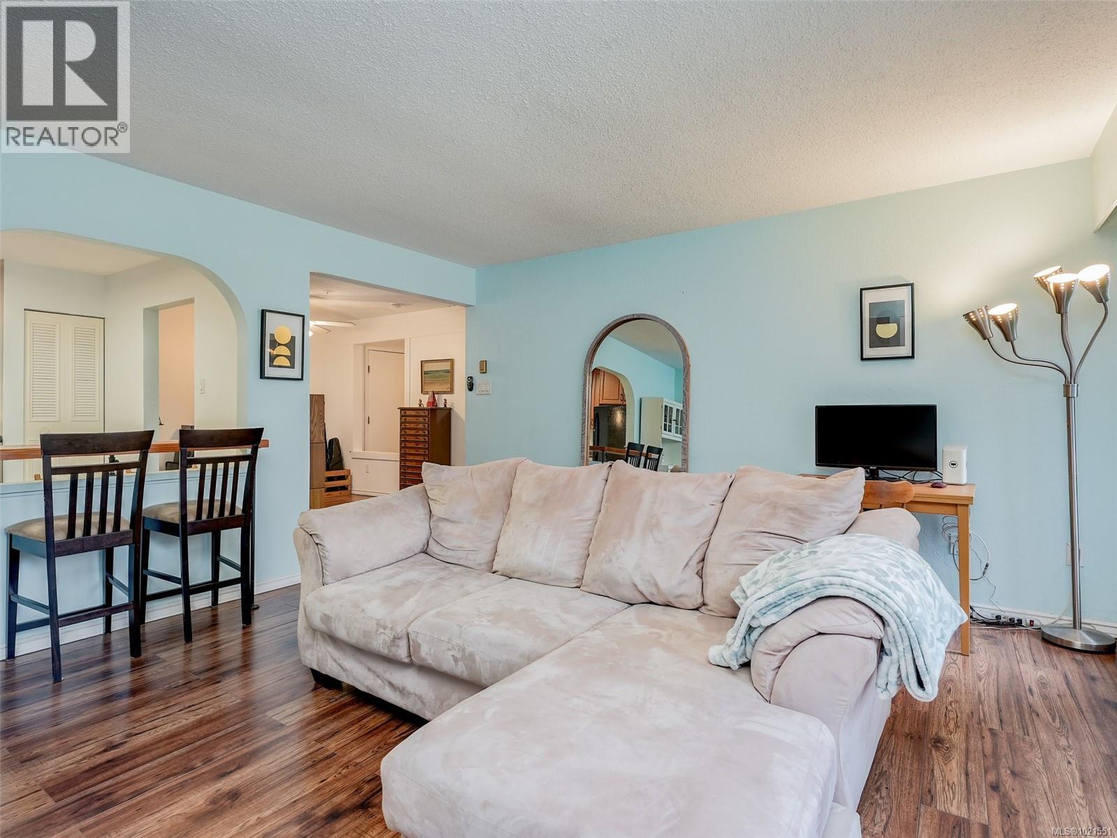 302 1005 Mckenzie Ave, Saanich, British Columbia  V8X 4A9 - Photo 4 - 1021551