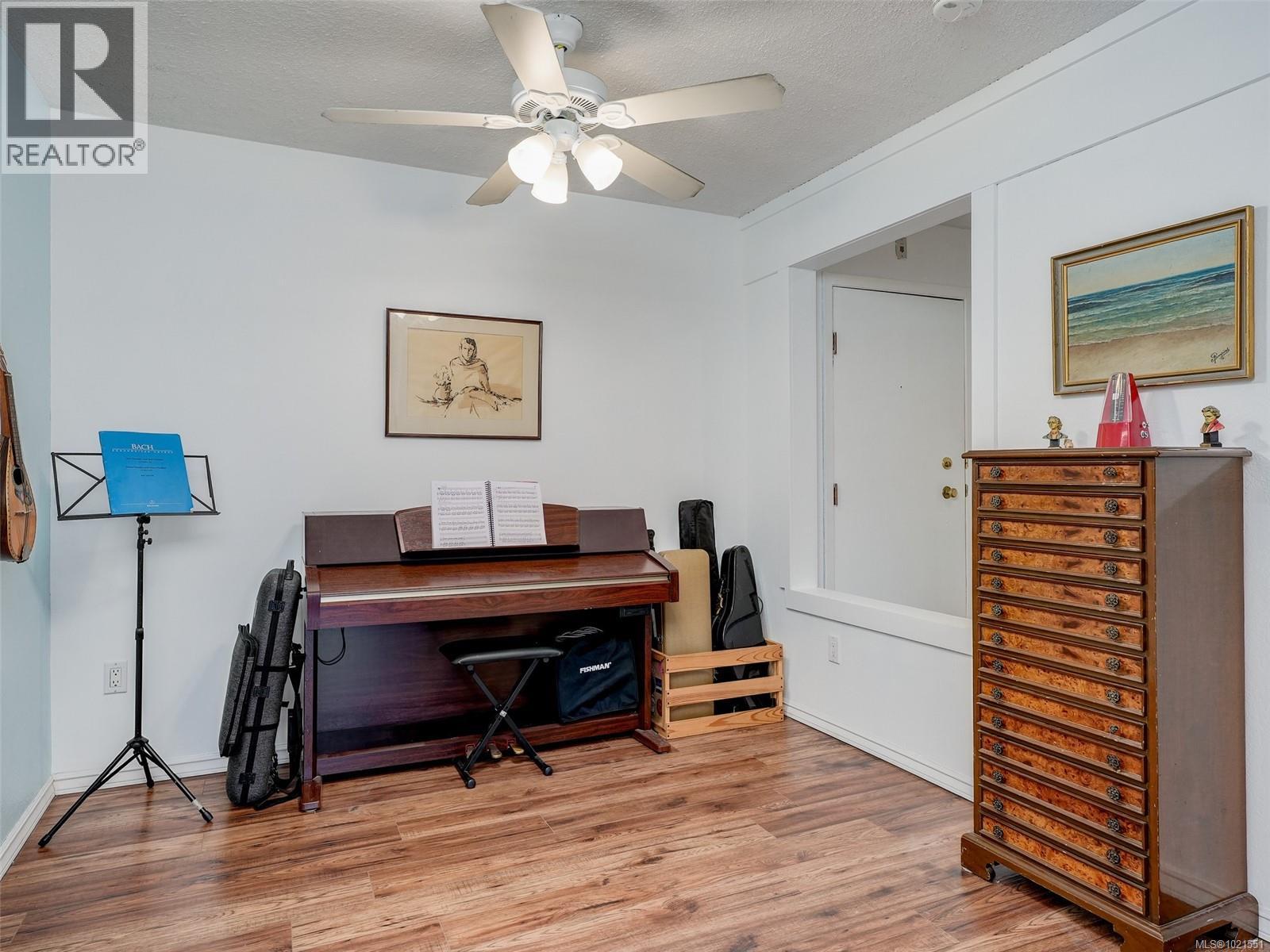 302 1005 Mckenzie Ave, Saanich, British Columbia  V8X 4A9 - Photo 8 - 1021551