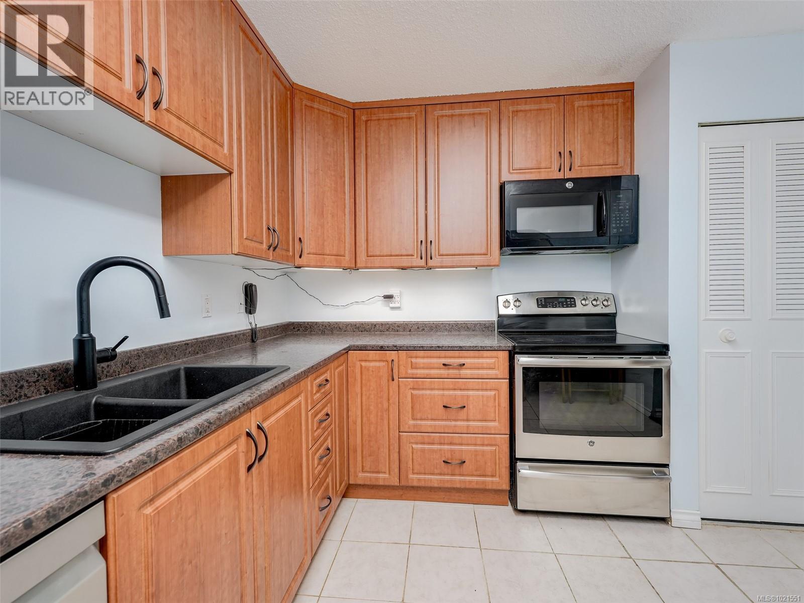 302 1005 Mckenzie Ave, Saanich, British Columbia  V8X 4A9 - Photo 10 - 1021551