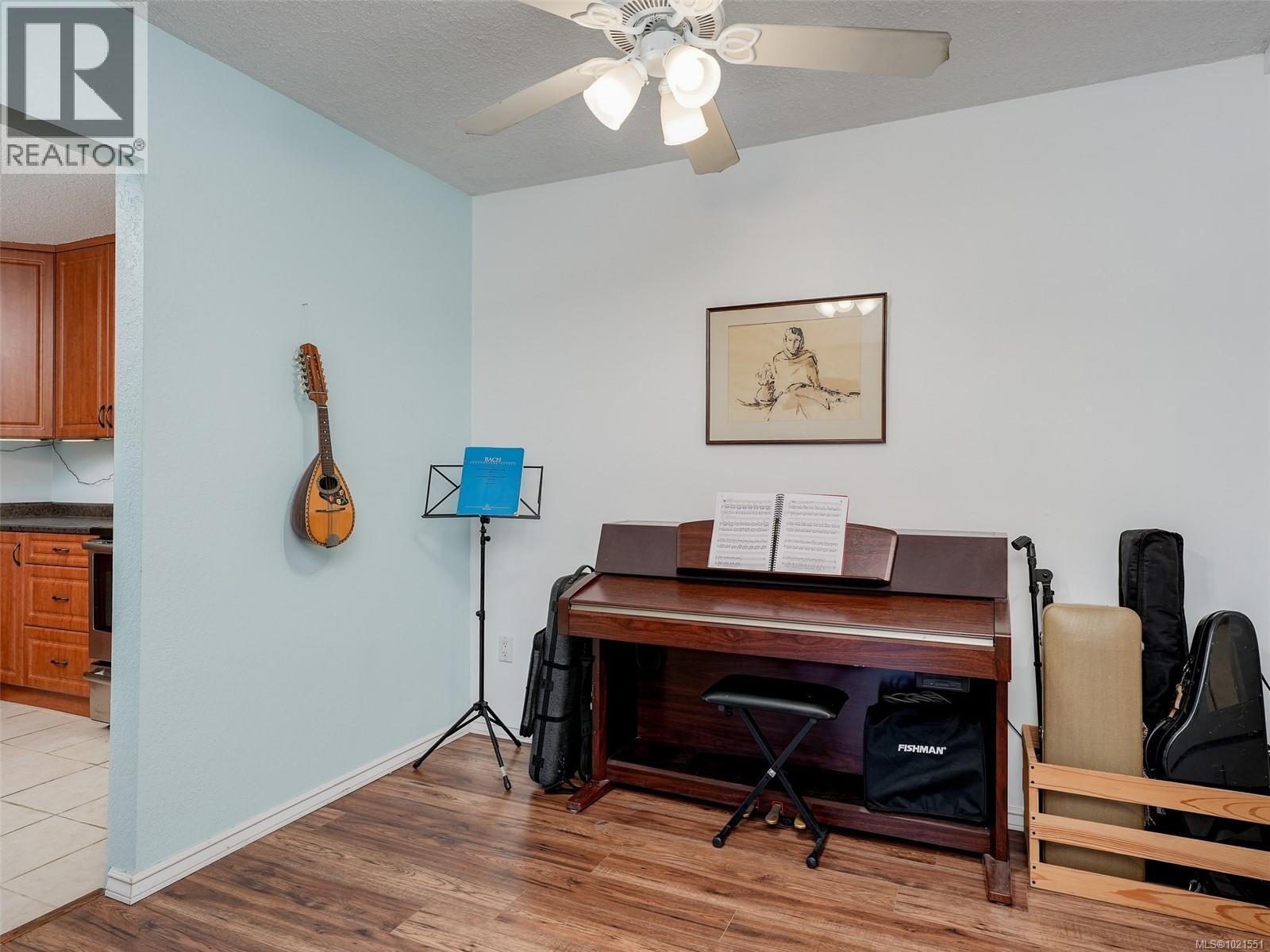 302 1005 Mckenzie Ave, Saanich, British Columbia  V8X 4A9 - Photo 9 - 1021551