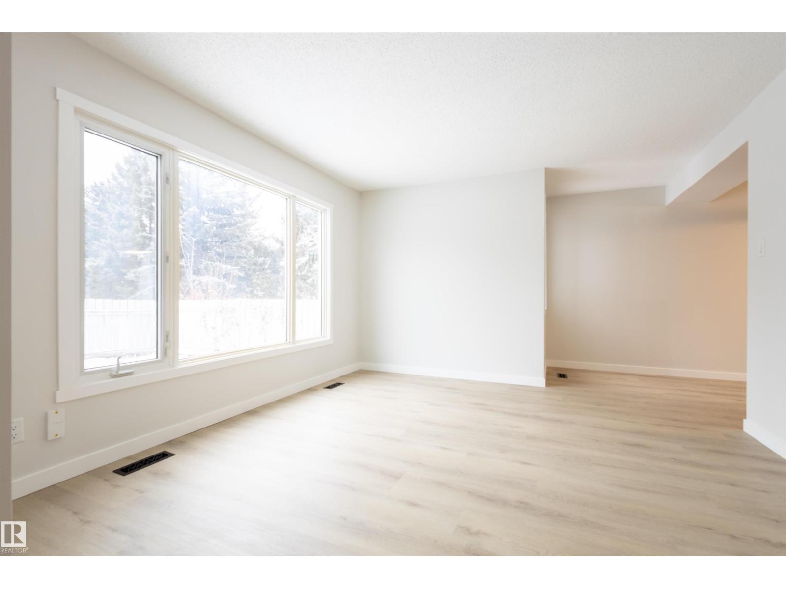 30 Amberly Co Nw, Edmonton, Alberta  T5A 2H9 - Photo 2 - E4467637