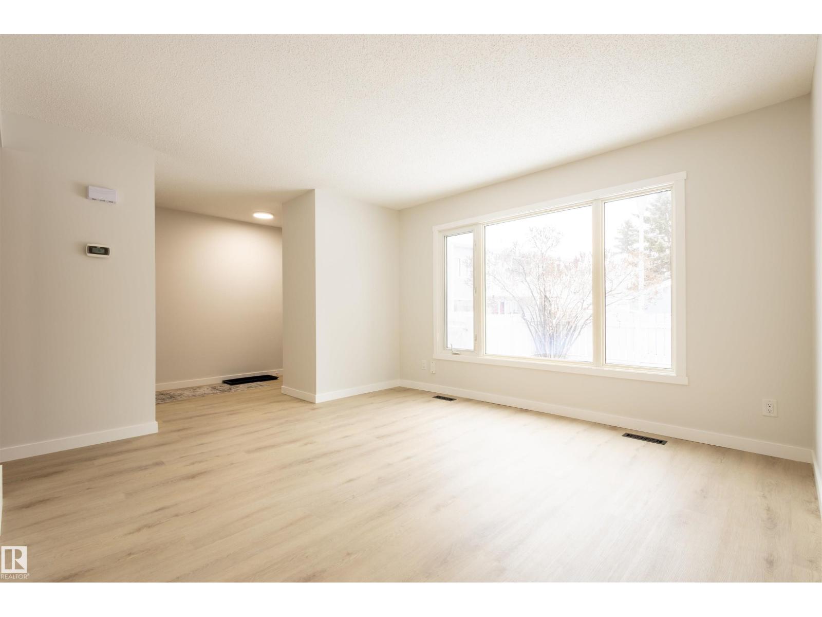 30 Amberly Co Nw, Edmonton, Alberta  T5A 2H9 - Photo 3 - E4467637