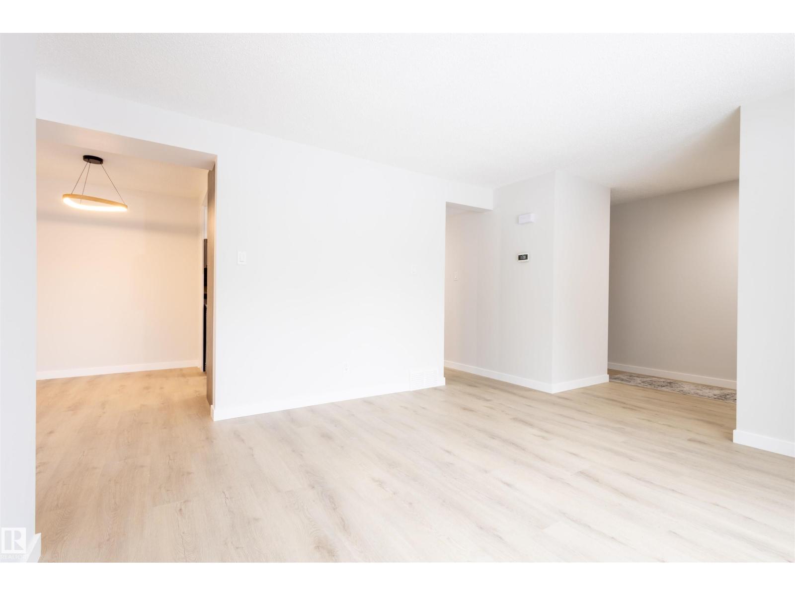 30 Amberly Co Nw, Edmonton, Alberta  T5A 2H9 - Photo 4 - E4467637