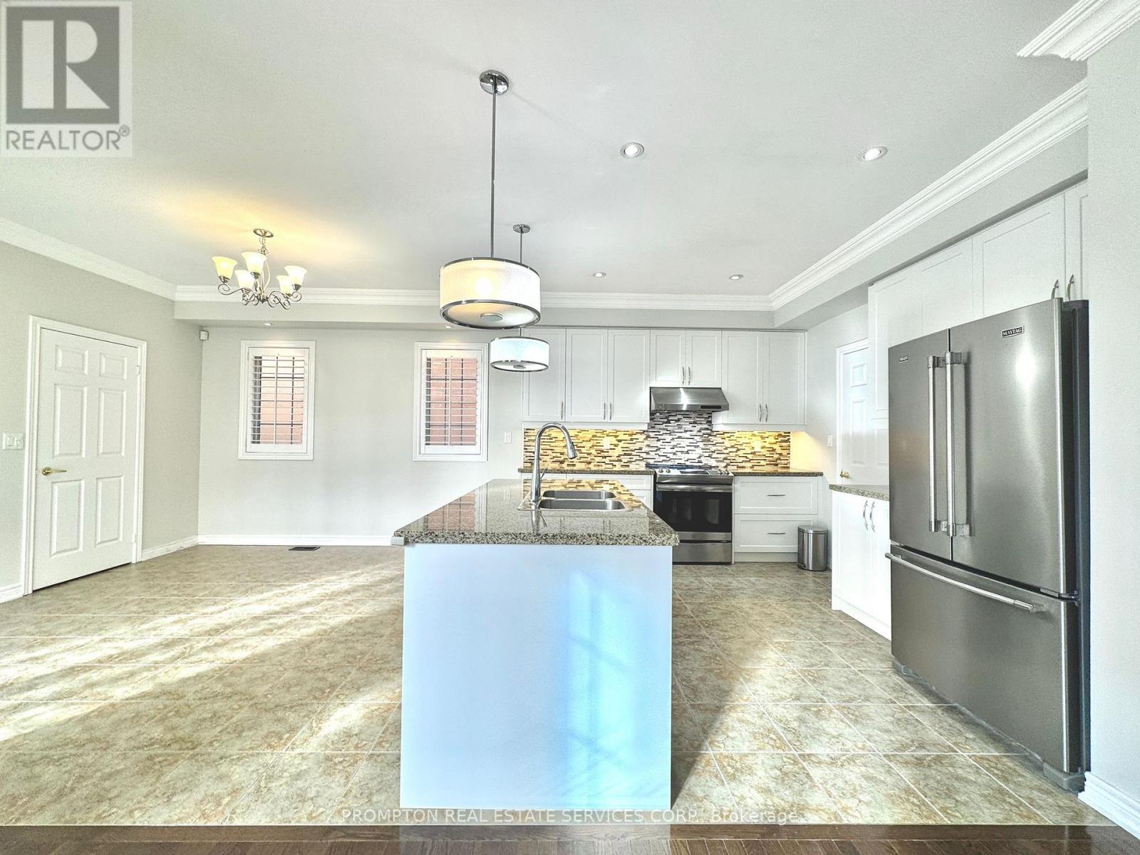 10 Father Mcginn Road, Markham, Ontario  L6C 0A7 - Photo 12 - N12607880