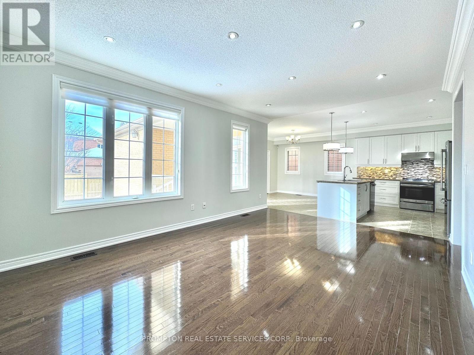 10 Father Mcginn Road, Markham, Ontario  L6C 0A7 - Photo 13 - N12607880