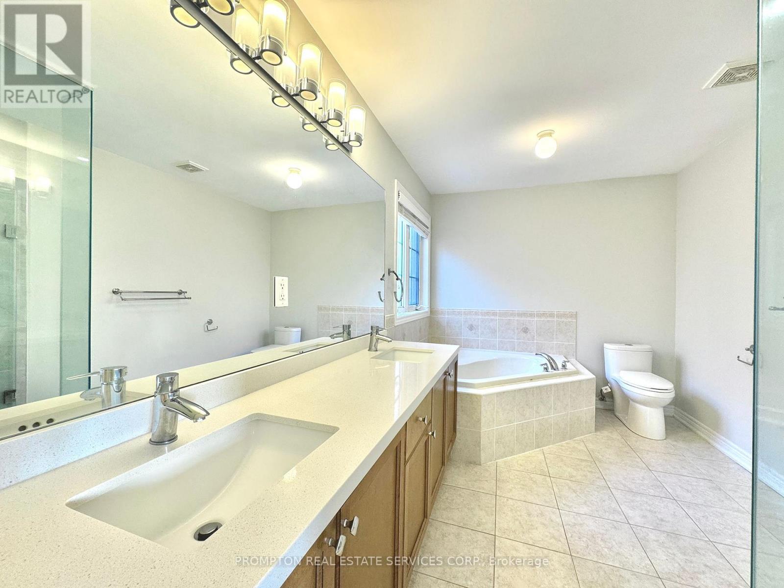 10 Father Mcginn Road, Markham, Ontario  L6C 0A7 - Photo 32 - N12607880