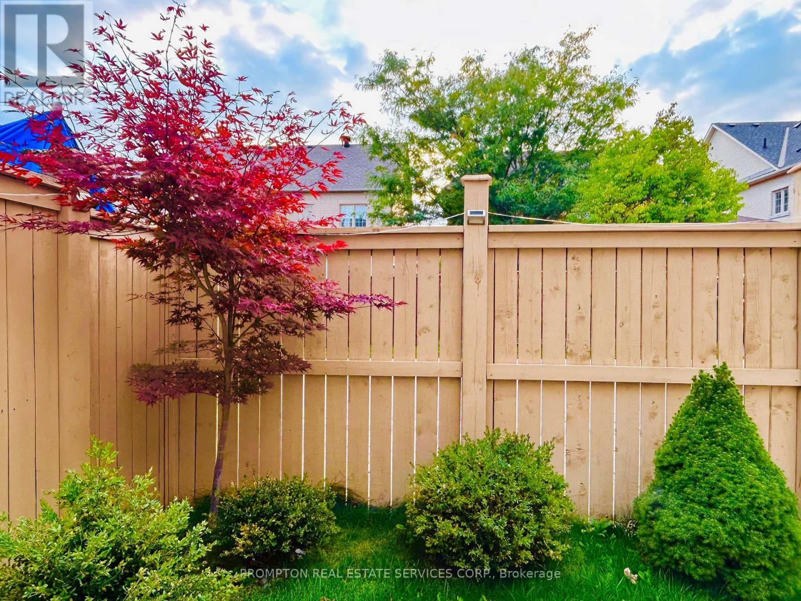 10 Father Mcginn Road, Markham, Ontario  L6C 0A7 - Photo 5 - N12607880