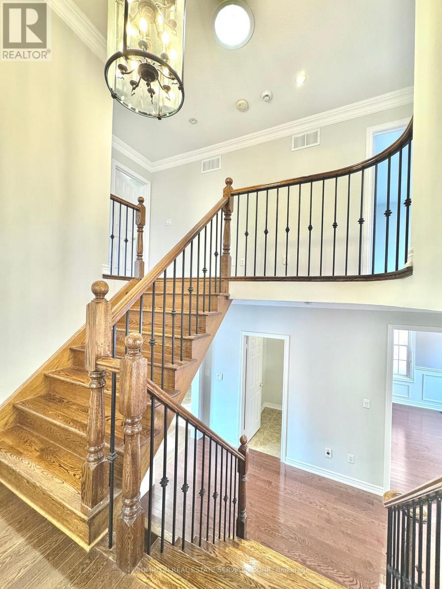 10 Father Mcginn Road, Markham, Ontario  L6C 0A7 - Photo 7 - N12607880