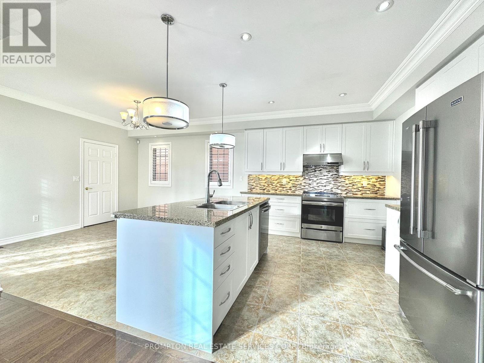 10 Father Mcginn Road, Markham, Ontario  L6C 0A7 - Photo 9 - N12607880