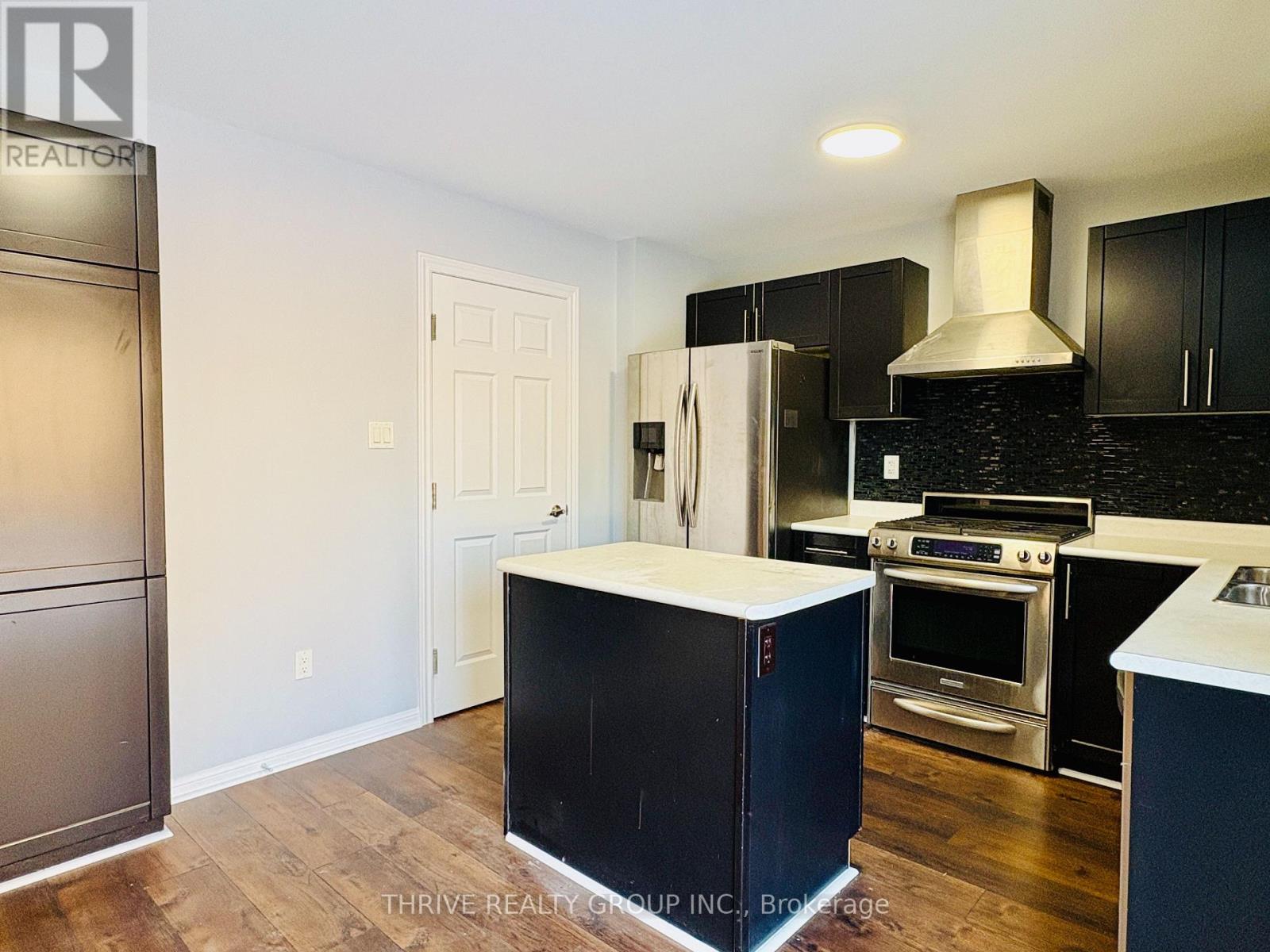 1029 Farmstead. Drive, Milton, Ontario  L9T 8G4 - Photo 7 - W12607900