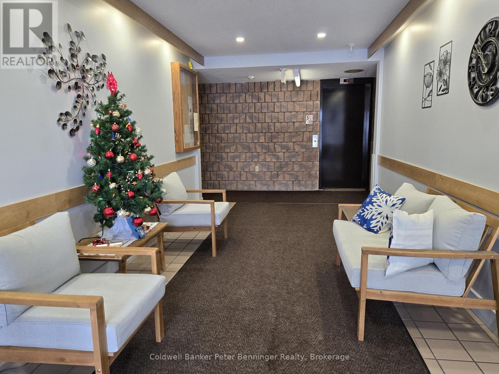 305 - 5 Valleyside Drive, Brockton, Ontario N0G 2V0 - Photo 2 - X12607902