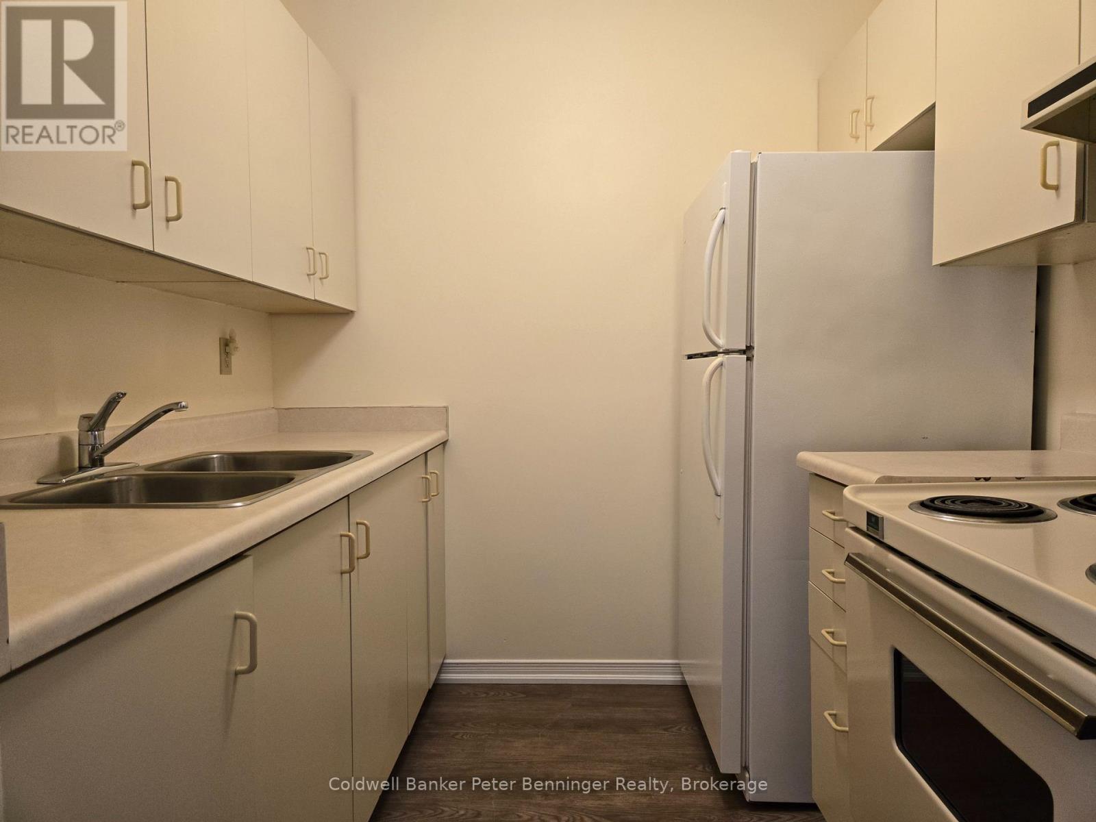 305 - 5 Valleyside Drive, Brockton, Ontario N0G 2V0 - Photo 4 - X12607902