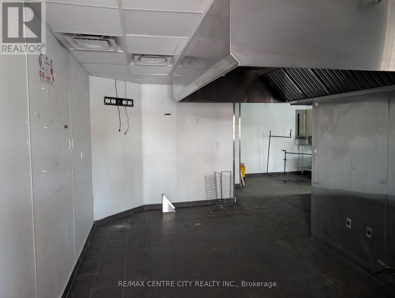 1544 Dundas Street, London East, Ontario N5W 3C1 - Photo 8 - X12607904