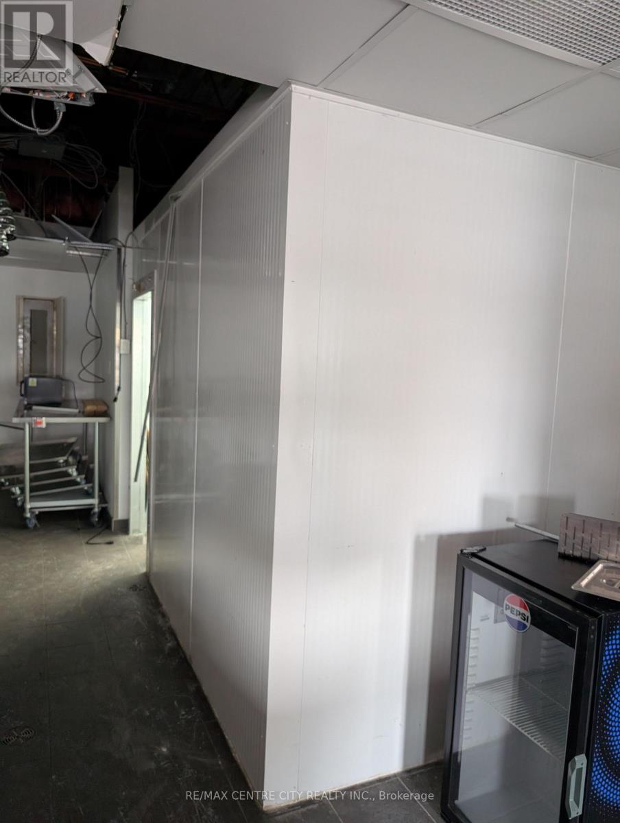 1544 Dundas Street, London East, Ontario N5W 3C1 - Photo 9 - X12607904