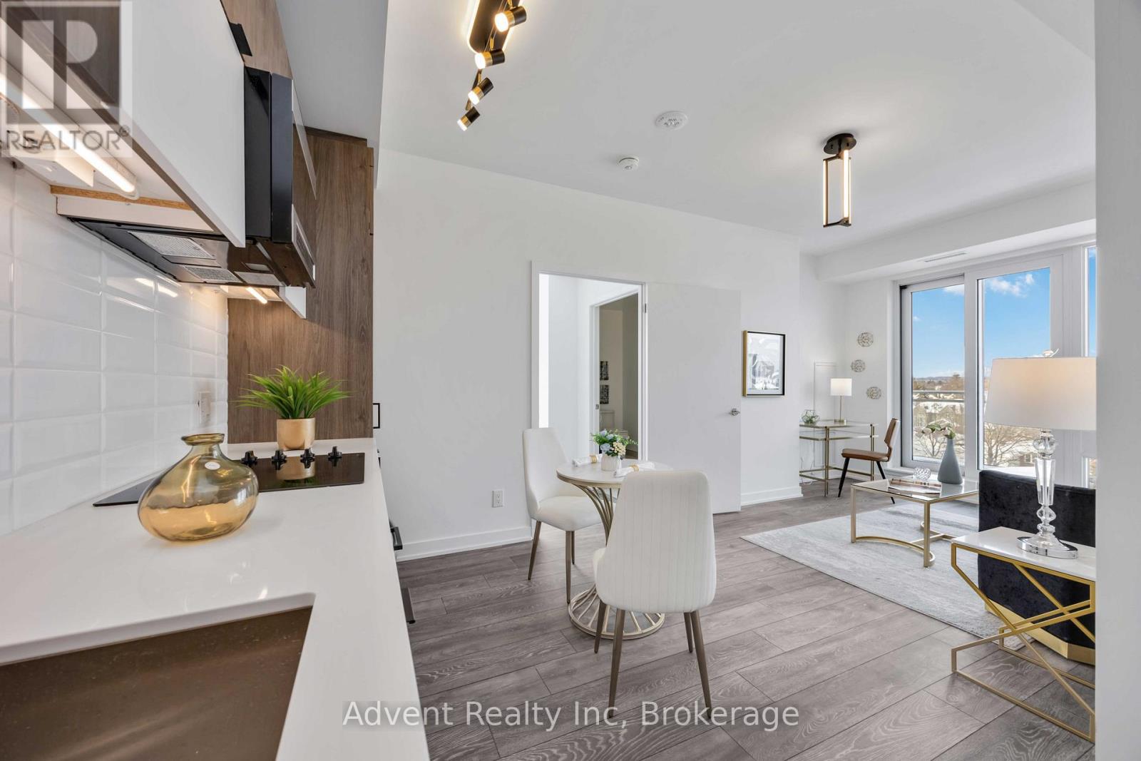 412 - 8888 Yonge Street, Richmond Hill, Ontario  L4C 5V6 - Photo 4 - N12607916