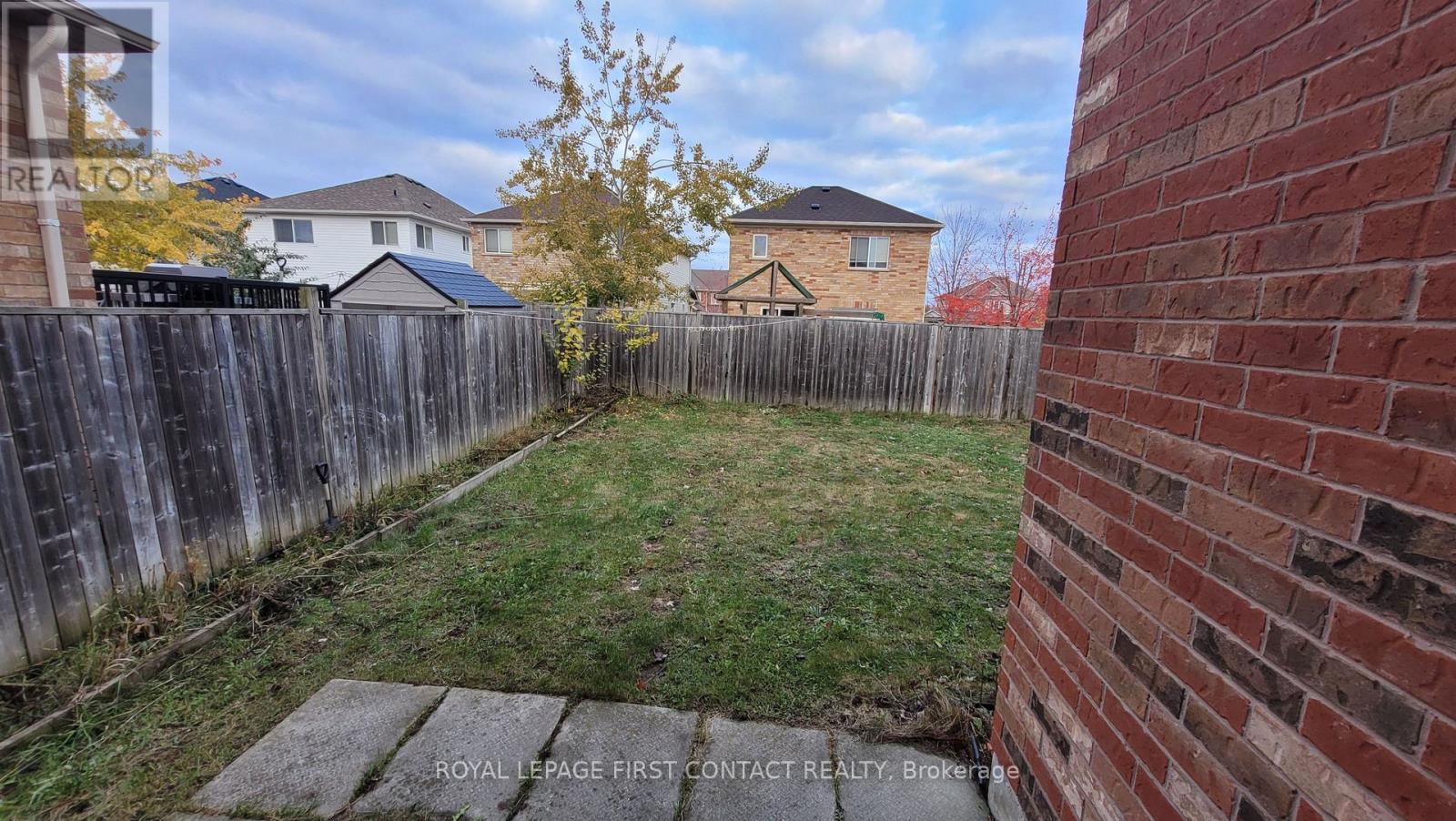 Upper - 58 Lake Crescent, Barrie, Ontario L4N 6A7 - Photo 2 - S12607912