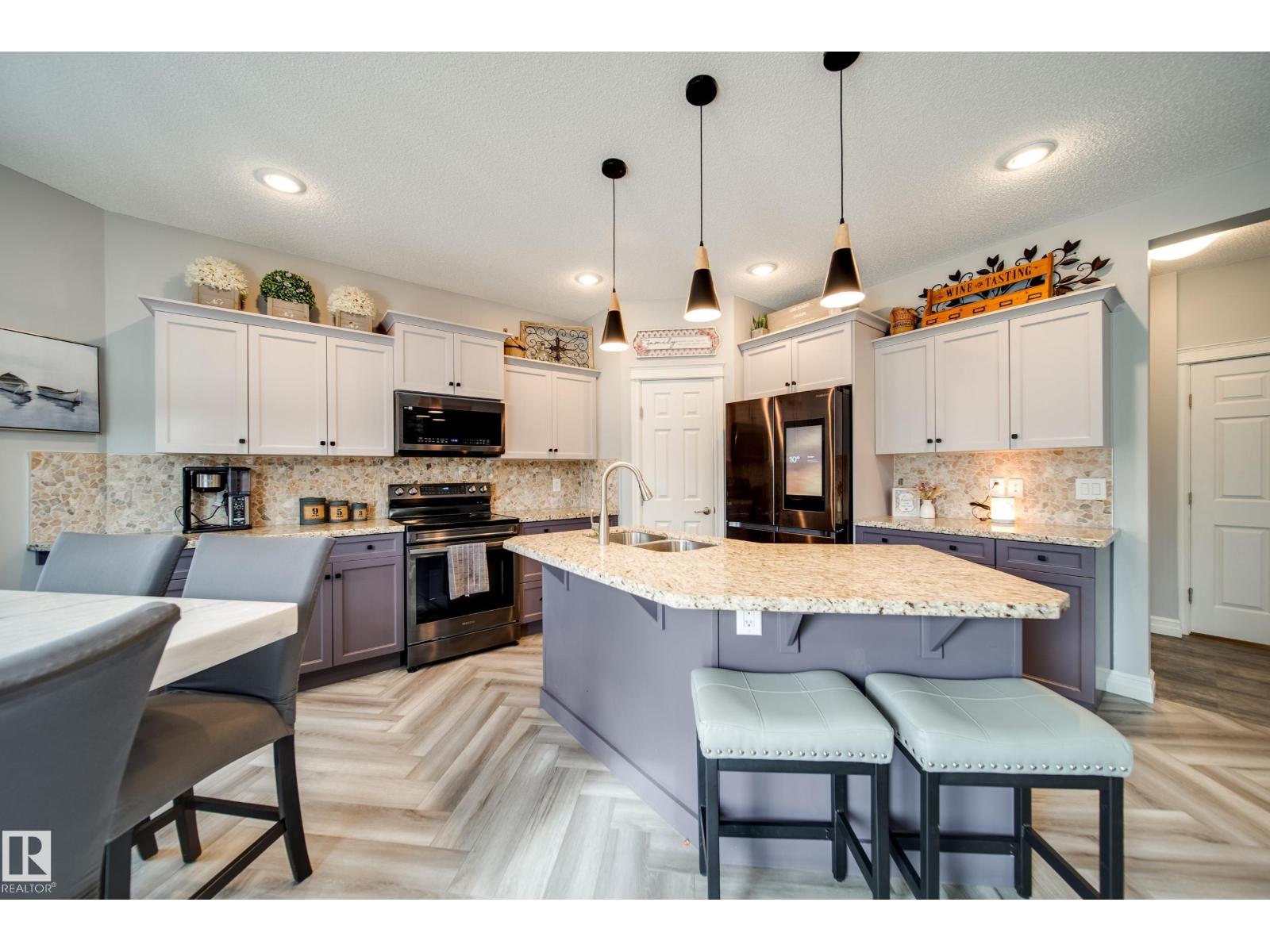 5927 6 Av Sw, Edmonton, Alberta  T6X 0G4 - Photo 3 - E4460550