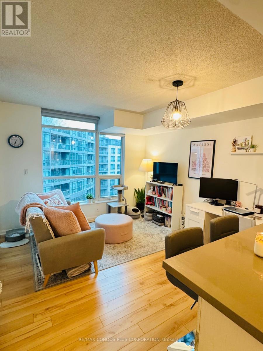 515 - 219 Fort York Boulevard, Toronto, Ontario M5V 1B1 - Photo 2 - C12602548